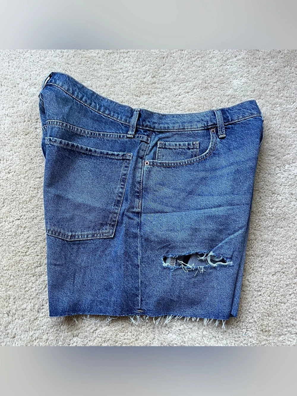 NWT Old Navy High Rise Baggy Distressed Denim Shorts - Size 14 - 100% Cotton